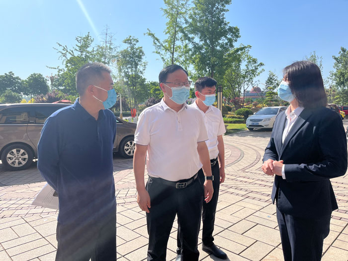 縣委副書記栗團結(jié)調(diào)研督導全縣社會面管控和生活保供工作