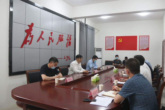 縣委書記張團結(jié)調(diào)研城市社區(qū)規(guī)范化管理工作