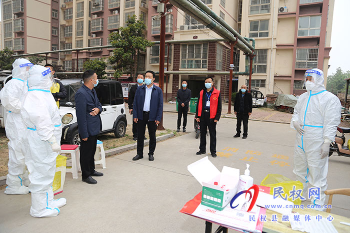 縣委常委、組織部長王義彬督導(dǎo)核酸檢測工作