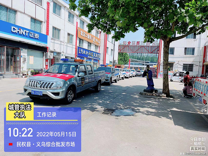 城管大隊(duì)開展“全民佩戴口罩”宣傳活動(dòng)