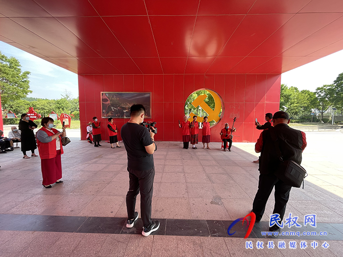 民權(quán)縣文聯(lián)開展 “中國(guó)文藝志愿者服務(wù)日”曲藝演出活動(dòng)