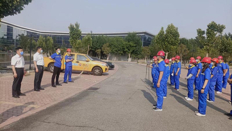 縣住建局組織開展燃氣地下有限空間安全知識學(xué)習(xí)培訓(xùn)和應(yīng)急演練