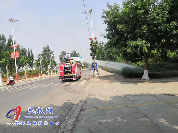 孫六鎮(zhèn)：花草樹(shù)木“渴” 抗旱澆水忙