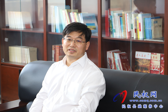 縣委書記張團(tuán)結(jié)會見來民客商
