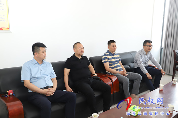 縣委書記張團(tuán)結(jié)會見來民客商