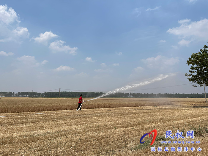 防患于未“燃”！——民權(quán)縣褚廟鄉(xiāng)開(kāi)展防火應(yīng)急演練護(hù)航“三夏”安全生產(chǎn)