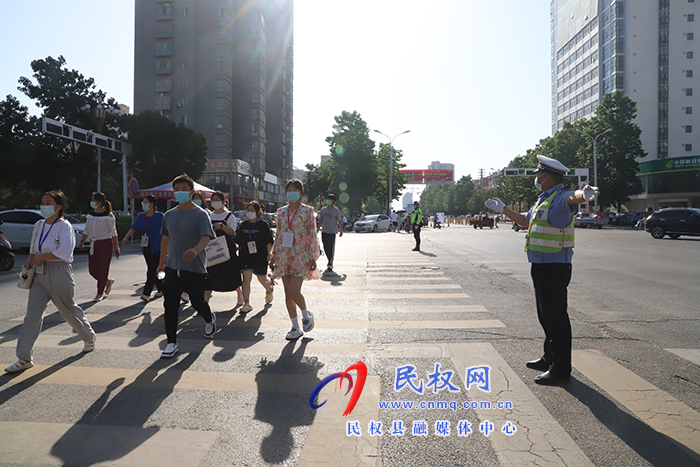 民權(quán)高考第一天：滿(mǎn)懷信心 奔赴考場(chǎng)