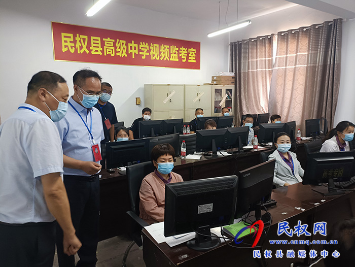縣委常委、常務(wù)副縣長王景義檢查高考工作