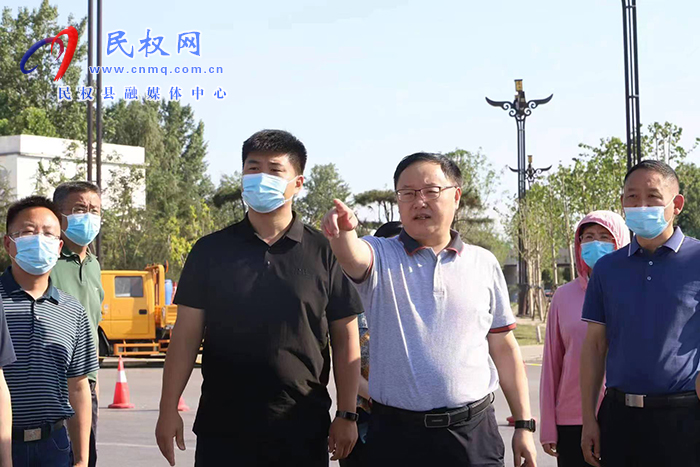 縣委副書記栗團結(jié)督導(dǎo)民睢路綜合整治工作