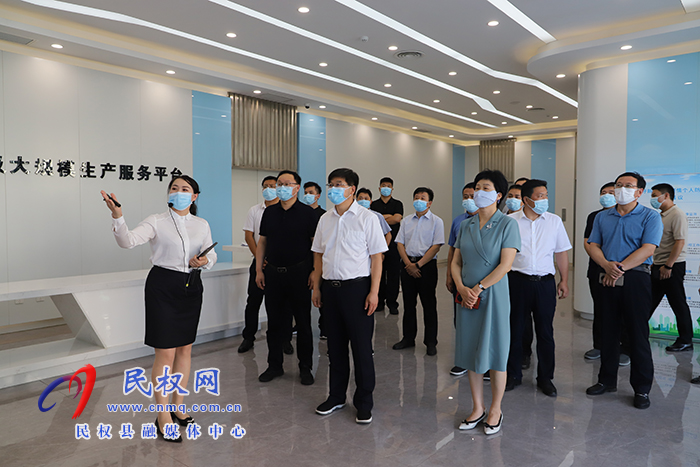 縣委書記張團(tuán)結(jié)、縣委副書記、縣長王靜嫻率黨政考察團(tuán)赴鄭州航空港經(jīng)濟(jì)綜合實(shí)驗(yàn)區(qū)考察學(xué)習(xí)