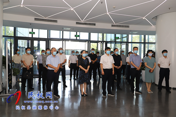 縣委書記張團(tuán)結(jié)、縣委副書記、縣長王靜嫻率黨政考察團(tuán)赴鄭州航空港經(jīng)濟(jì)綜合實(shí)驗(yàn)區(qū)考察學(xué)習(xí)