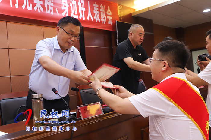 我縣召開(kāi)榮獲2021年度省市級(jí)道德模范、鄉(xiāng)村光榮榜、身邊好人表彰會(huì)