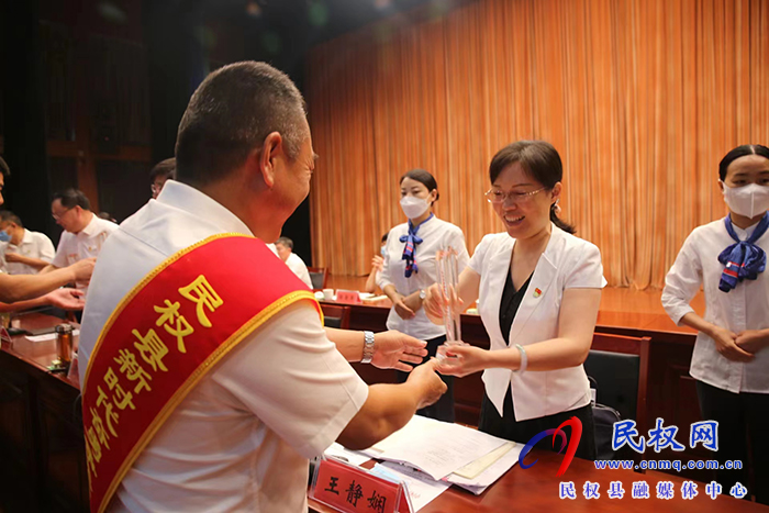 全縣農(nóng)村黨組織書記專業(yè)化管理工作推進(jìn)暨“新時(shí)代奮勇爭先好書記”表彰大會召開
