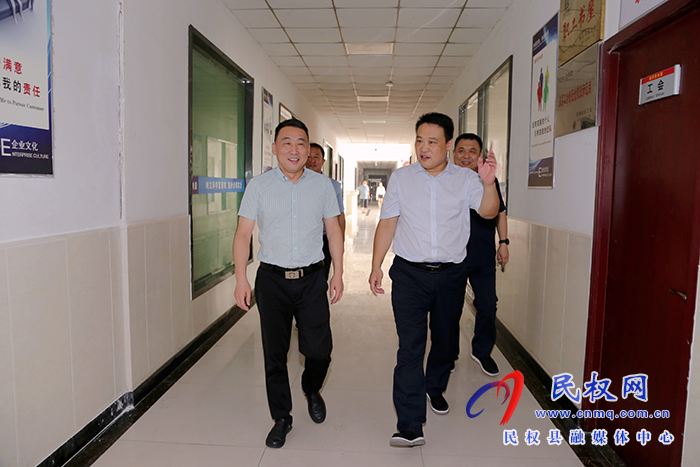 縣委常委、組織部長(zhǎng)王義彬到聯(lián)系企業(yè)開(kāi)展“萬(wàn)人助萬(wàn)企”活動(dòng)