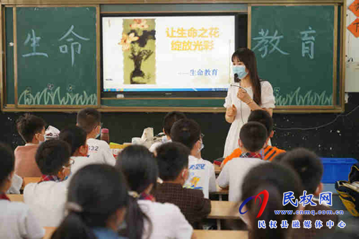 民權(quán)這所小學(xué)再獲市級殊榮——民權(quán)縣實(shí)驗(yàn)小學(xué)獲評商丘市中小學(xué)心理健康教育示范學(xué)校
