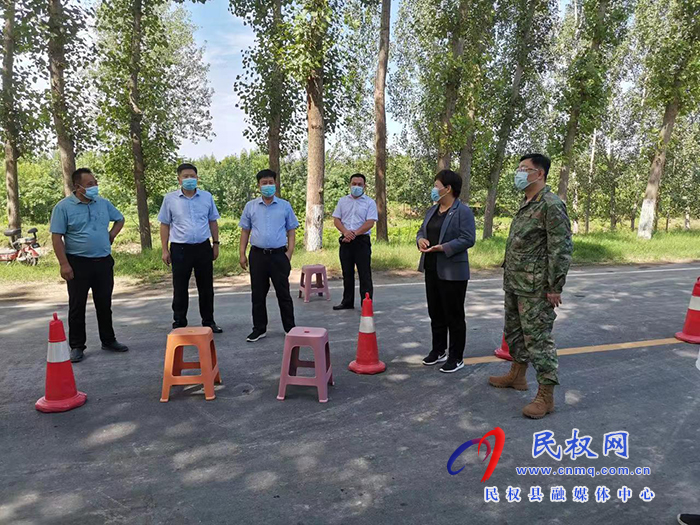縣領(lǐng)導(dǎo)潘俊琦、李吉安到王莊寨鎮(zhèn)督導(dǎo)疫情防控工作