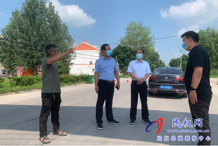 縣總工會主席瞿志君到白云寺鎮(zhèn)督導疫情防控工作