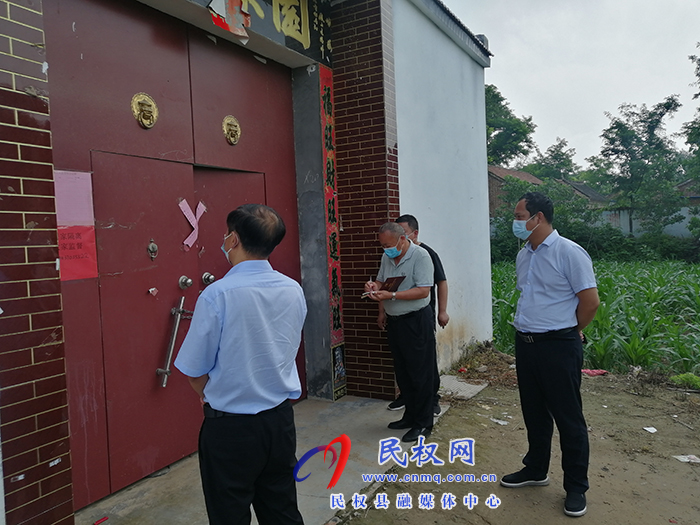 縣總工會主席瞿志君到白云寺鎮(zhèn)督導疫情防控工作