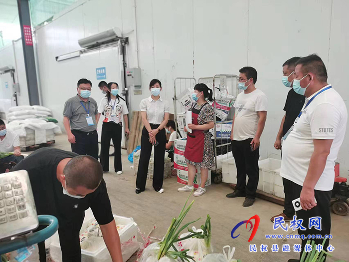 縣領(lǐng)導于茜、牛凱深入保供企業(yè)督導定點配送及生活物資儲備情況