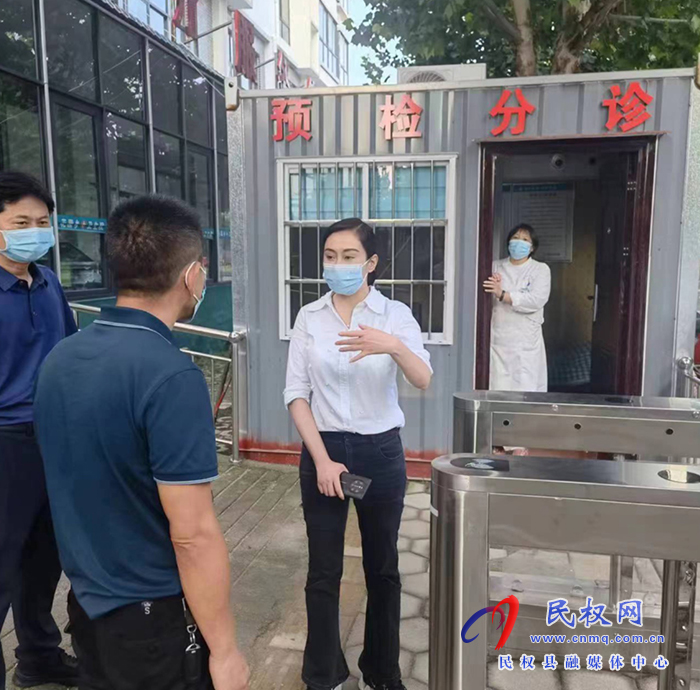副縣長朱琳會同市人民醫(yī)院專家組深入隔離點、醫(yī)療單位指導工作