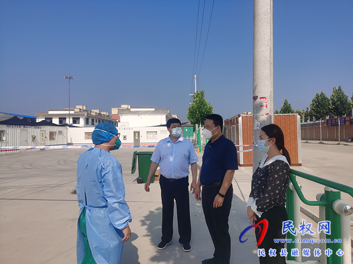 縣委常委、組織部長王義彬到程莊鎮(zhèn)移動方艙查看核酸樣本檢測情況