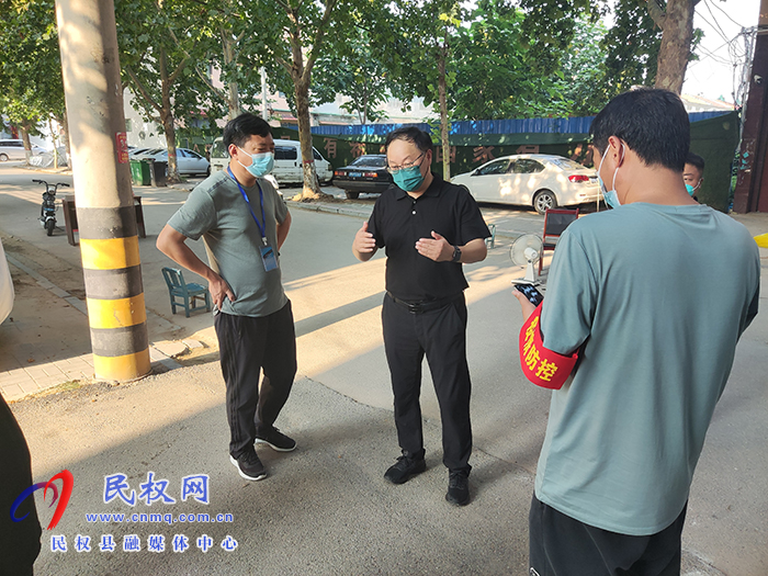 縣領(lǐng)導(dǎo)栗團(tuán)結(jié)到綠洲街道督導(dǎo)全民核酸檢測(cè)工作