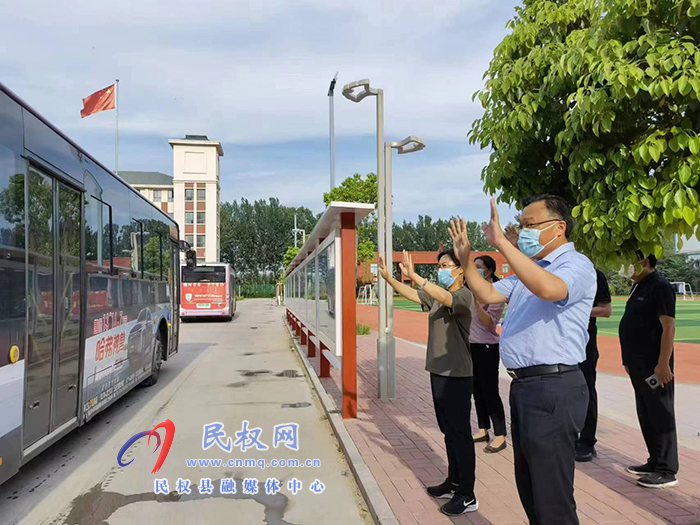 我縣歡送援民醫(yī)務(wù)人員：風(fēng)雨同舟、感謝有您