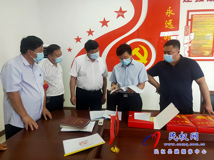 縣委常委、政法委書記陳鴻志到程莊鎮(zhèn)督導(dǎo)“五星”支部創(chuàng)建工作