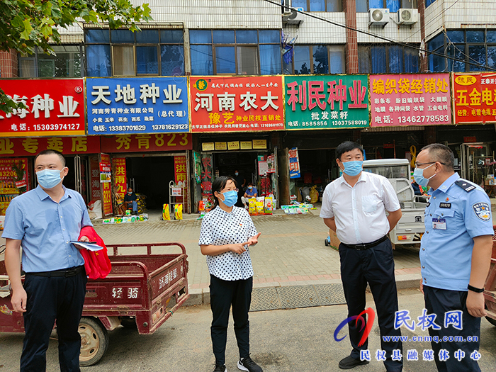 縣委副書記、縣長王靜嫻暗訪“雙城”創(chuàng)建工作并參加義務(wù)勞動