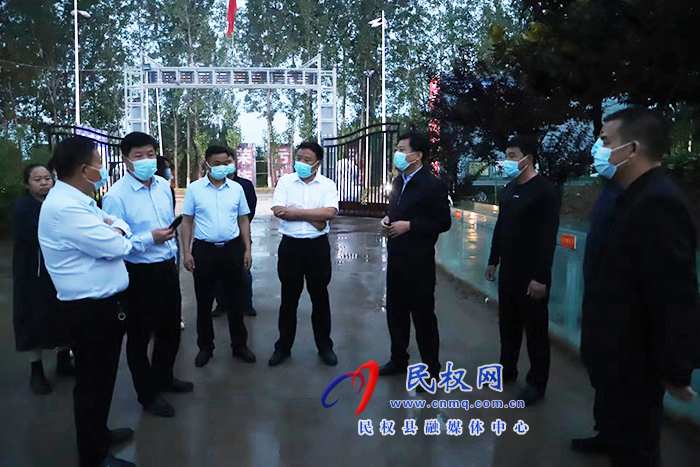 副縣長李衛(wèi)政到綠洲街道辦督導(dǎo)鞏固脫貧攻堅成果后評估工作