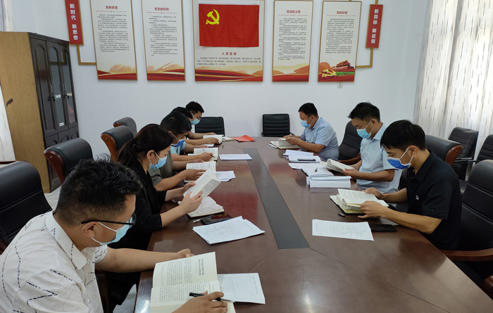 伯黨鄉(xiāng)黨委理論學(xué)習(xí)中心組深入學(xué)習(xí)《習(xí)近平談治國(guó)理政》第四卷