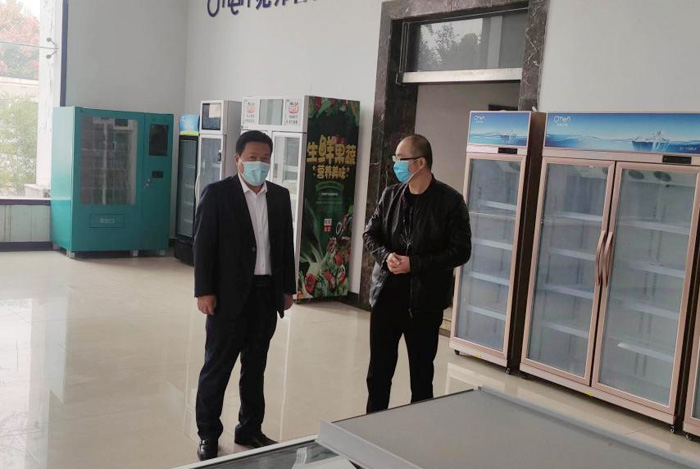 縣委常委、縣委辦公室主任吳杰深入企業(yè)開展“萬人助萬企”活動