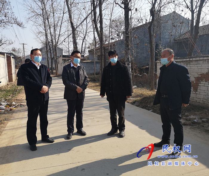 縣委常委、宣傳部長、副縣長畢道喜到王橋鎮(zhèn)督導(dǎo)鞏固脫貧攻堅(jiān)成果后評估、農(nóng)村人居環(huán)境整治和改廁工作