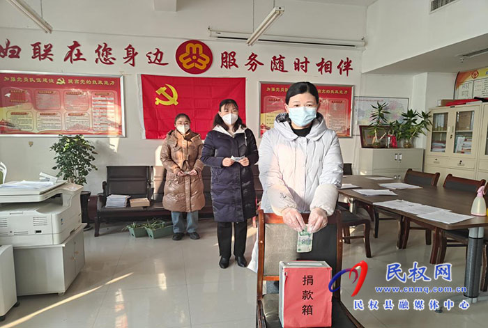 縣婦聯(lián)組織開展“送溫暖、獻(xiàn)愛心”捐款活動
