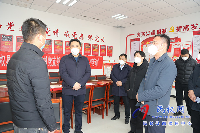 縣委常委、組織部長(zhǎng)王義彬督導(dǎo)暗訪“五星”支部創(chuàng)建工作