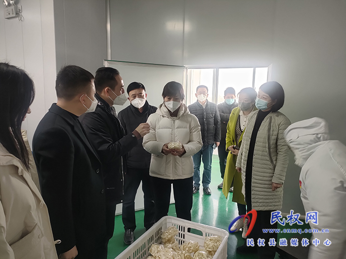 縣委常委、副縣長于茜檢查春節(jié)節(jié)前食品安全工作