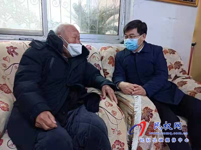 市人大常委會副主任、縣委書記張團結(jié)看望慰問抗戰(zhàn)老兵