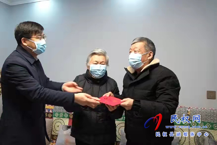 市人大常委會(huì)副主任、縣委書記張團(tuán)結(jié)看望慰問(wèn)“三屬人員”