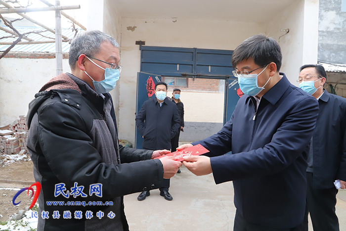 市人大常委會(huì)副主任、縣委書(shū)記張團(tuán)結(jié)走訪慰問(wèn)特困職工、困難群眾及企業(yè)軍轉(zhuǎn)干部 市人大常委會(huì)副主任、縣委書(shū)記張團(tuán)結(jié)走訪慰問(wèn)特困職工、困難群眾及企業(yè)軍轉(zhuǎn)干部