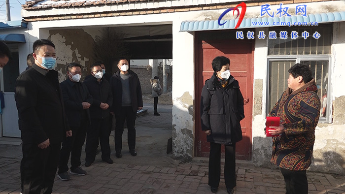 縣人大常委會(huì)主任周燕走訪慰問困難職工、特困居民等