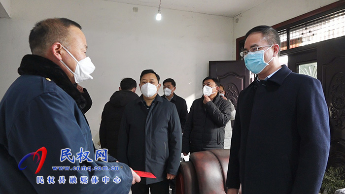 縣委常委、常務(wù)副縣長王景義走訪慰問困難群眾和“三屬人員