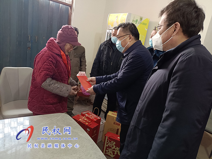 縣委常委、宣傳部長(zhǎng)、副縣長(zhǎng)畢道喜走訪(fǎng)慰問(wèn)困難黨員和老黨員