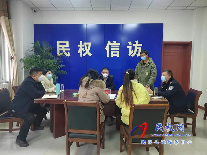 副縣長(zhǎng)張志剛接待來(lái)訪群眾