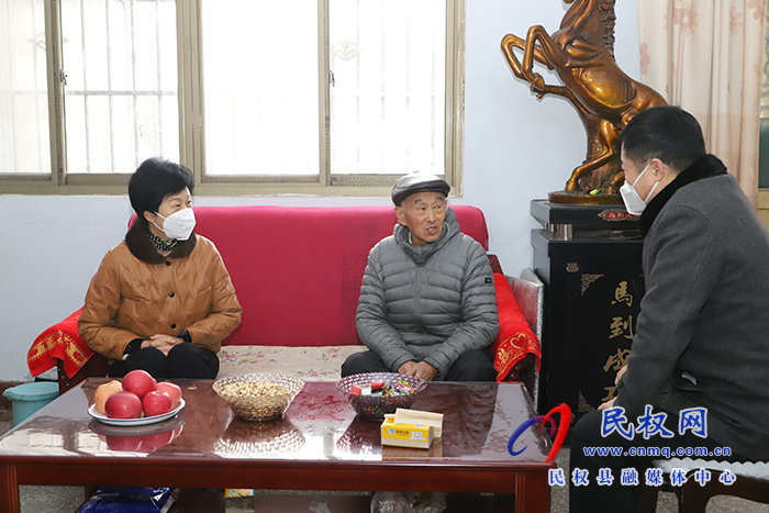 縣人大常委會主任周燕走訪慰問實職縣級退休干部