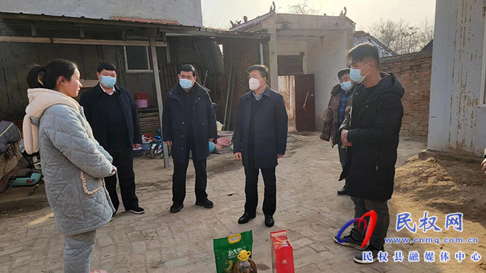 縣委常委、政法委書記陳鴻志、縣政協(xié)副主席王玉軍到程莊鎮(zhèn)走訪慰問困難群眾