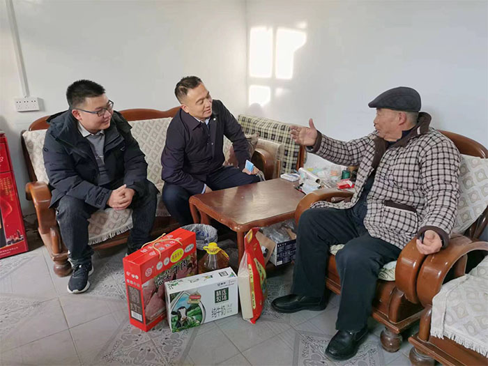 縣畜牧發(fā)展服務(wù)中心走訪慰問(wèn)退休老干部