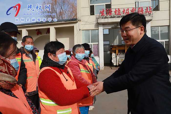 市人大常委會副主任、縣委書記張團(tuán)結(jié)走訪慰問春節(jié)一線值班人員