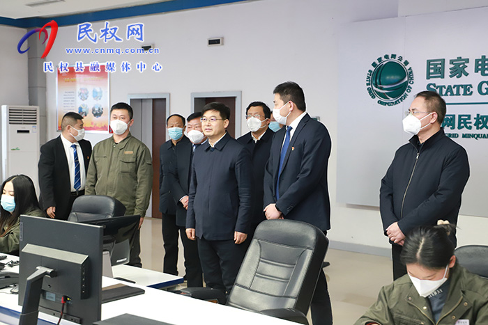 市人大常委會副主任、縣委書記張團(tuán)結(jié)走訪慰問春節(jié)一線值班人員