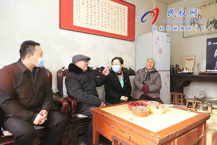 縣委副書記、縣長王靜嫻看望慰問實(shí)職縣級退休干部