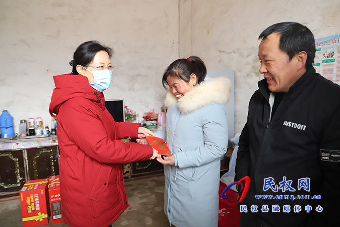 縣委副書(shū)記、縣長(zhǎng)王靜嫻走訪(fǎng)慰問(wèn)幫扶聯(lián)系戶(hù)